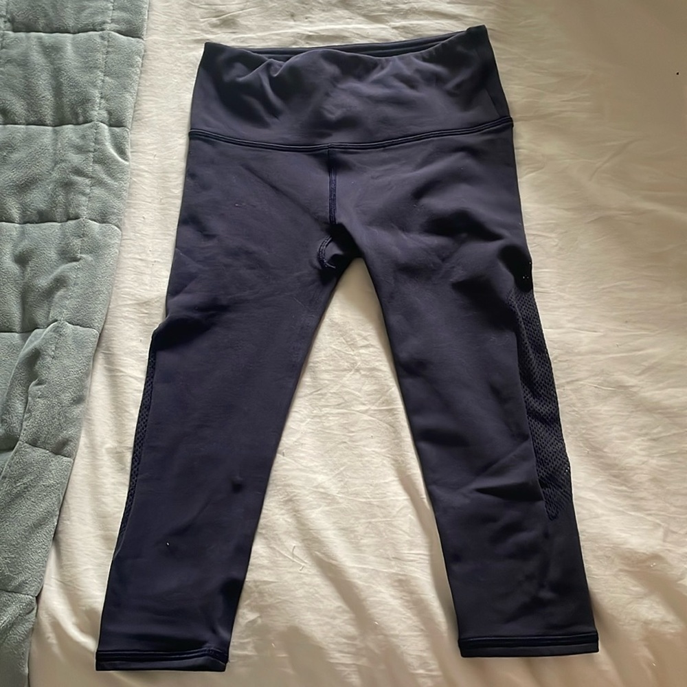 Lululemon Reveal Crop 15” Midnight Navy. Size 2.
